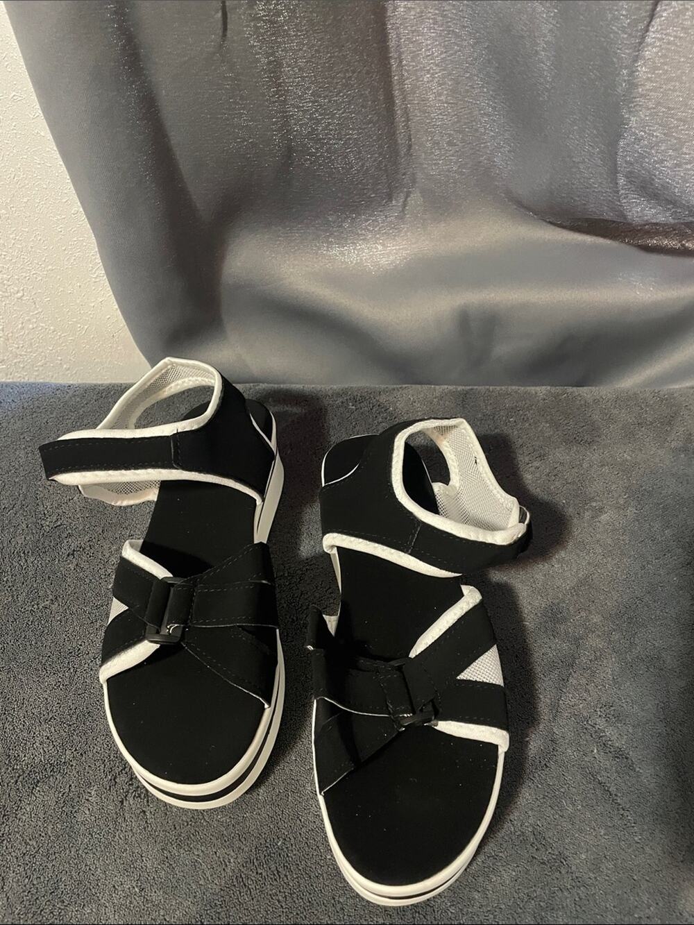 Black and White Women's Casual Sport Sandals Easy tighten NWOT